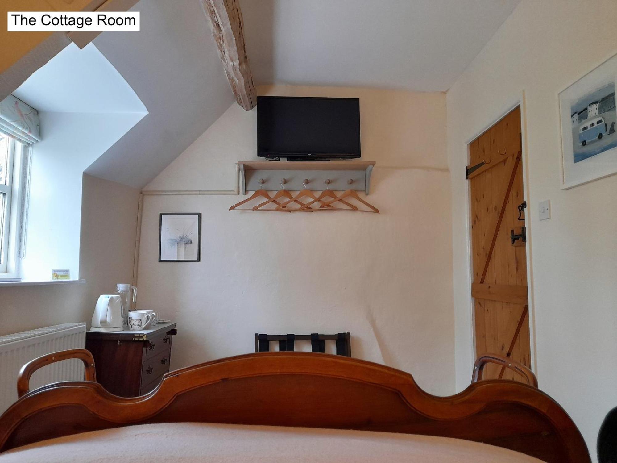 Cotswold Cottage Bed & Breakfast Luckington Exterior photo