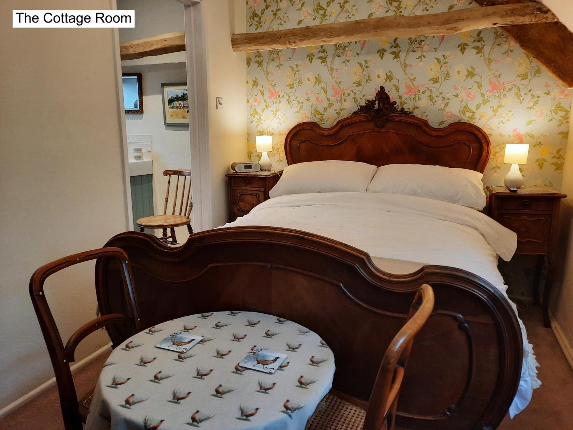 Cotswold Cottage Bed & Breakfast Luckington Exterior photo